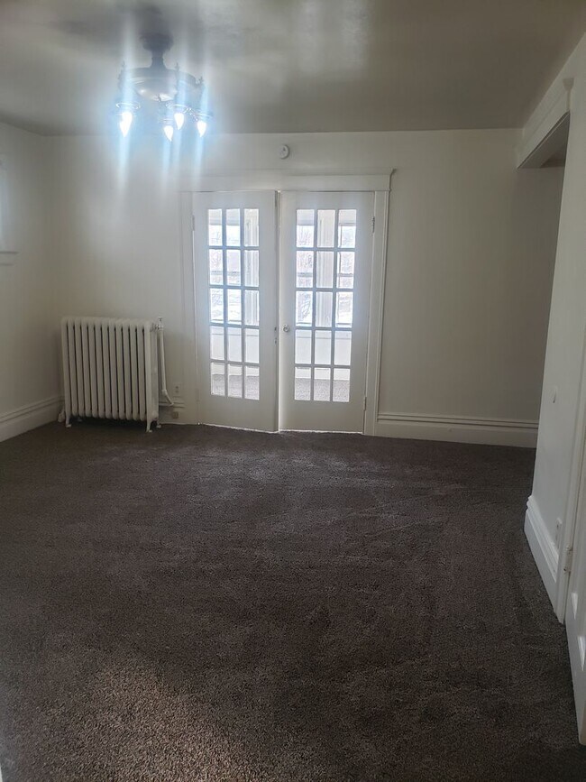 Building Photo - 2 BR Apartment near Franke Park