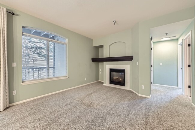 Building Photo - Charming Ground Floor Condo