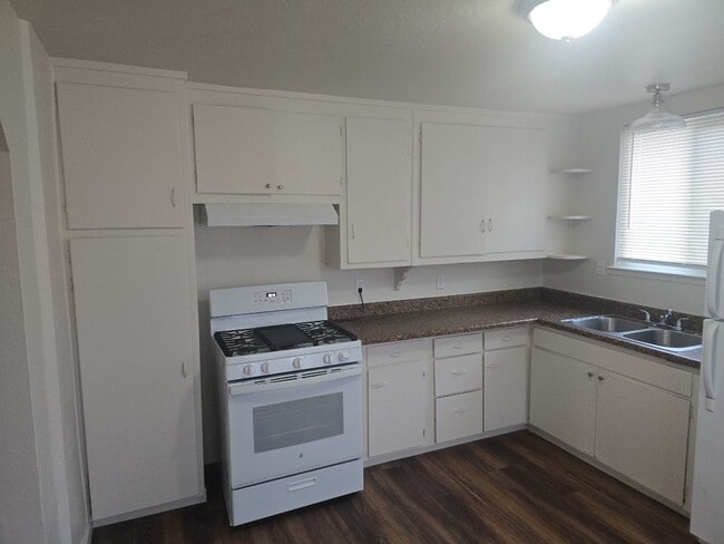 Foto del edificio - 904 Middlecoff Ave