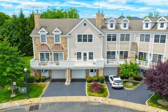 Building Photo - 302 Villa Dr