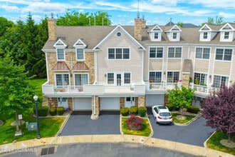 Building Photo - 302 Villa Dr