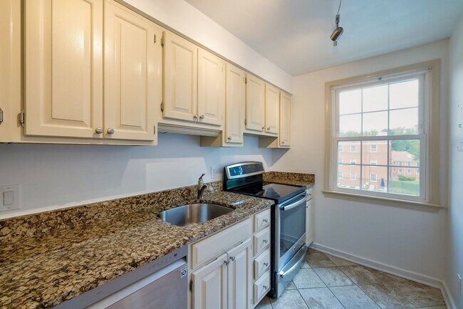 Foto del edificio - Charming 1BR/1BA in Silver Spring – $500 Move-In Credit (Look & Lease by March 1!)