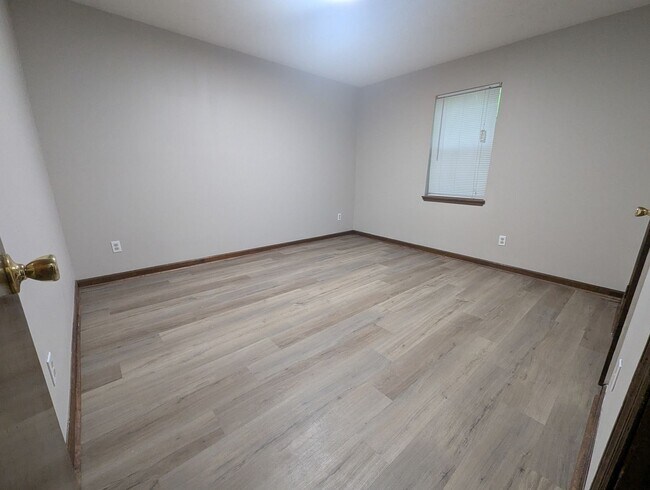 Foto del edificio - 315/317 Rustwood Dr