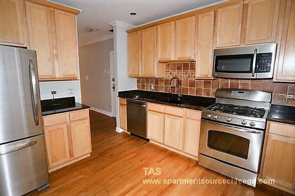 Photo - 632 W Roscoe St Apartment