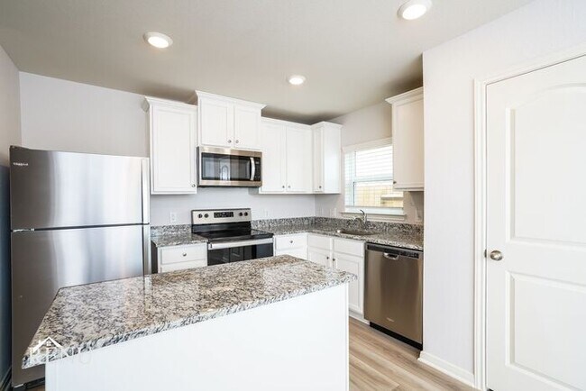 Building Photo - 10453 Sweetwater Creek Dr