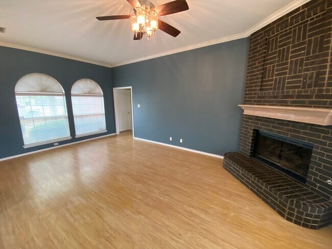 Foto del edificio - 4 bed 2 bath home in Northgate