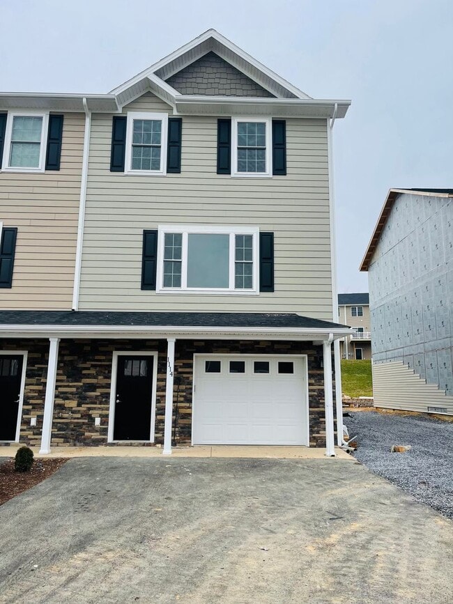 Building Photo - 1102 Harvest Ct