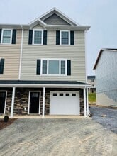 Building Photo - 1110 Bluemoon Dr