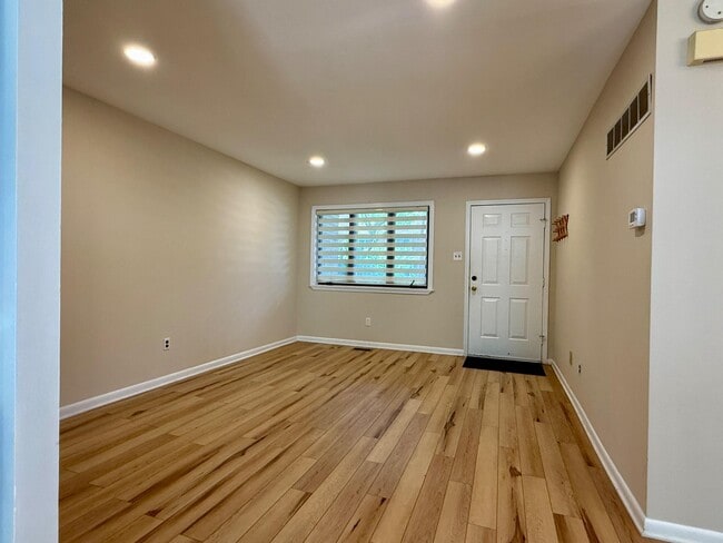 Building Photo - 5545 Doral Dr