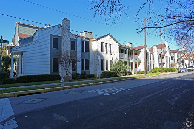 Foto del edificio - Orange Tree Condominiums