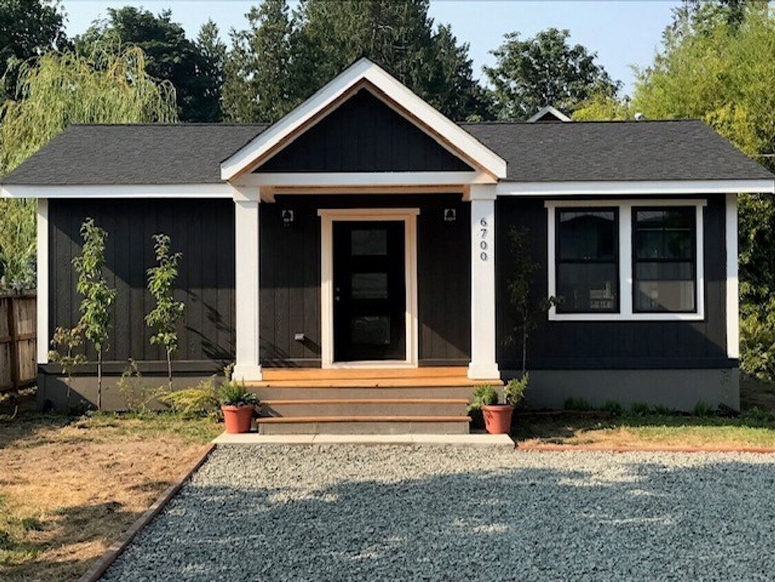 Primary Photo - For rent in Suquamish