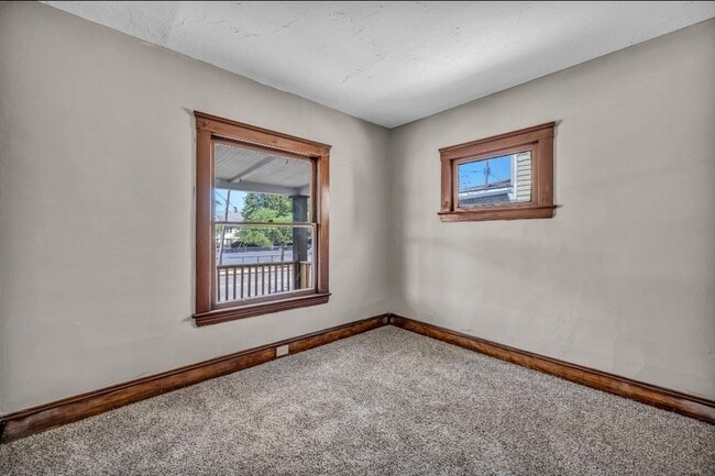 Foto del edificio - 1261 E 123rd St