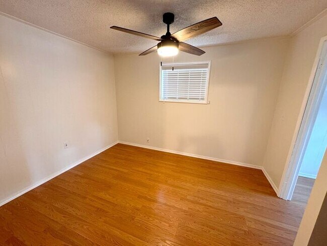 Foto del edificio - Perfect 2 spacious bedroom, 1 bath home in...