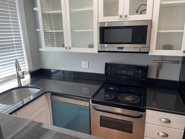 Kitchen - 18 9th St NE