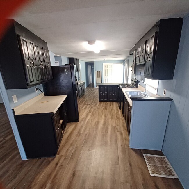 Foto del edificio - 3 BR 2 BA mobile home on half an acre