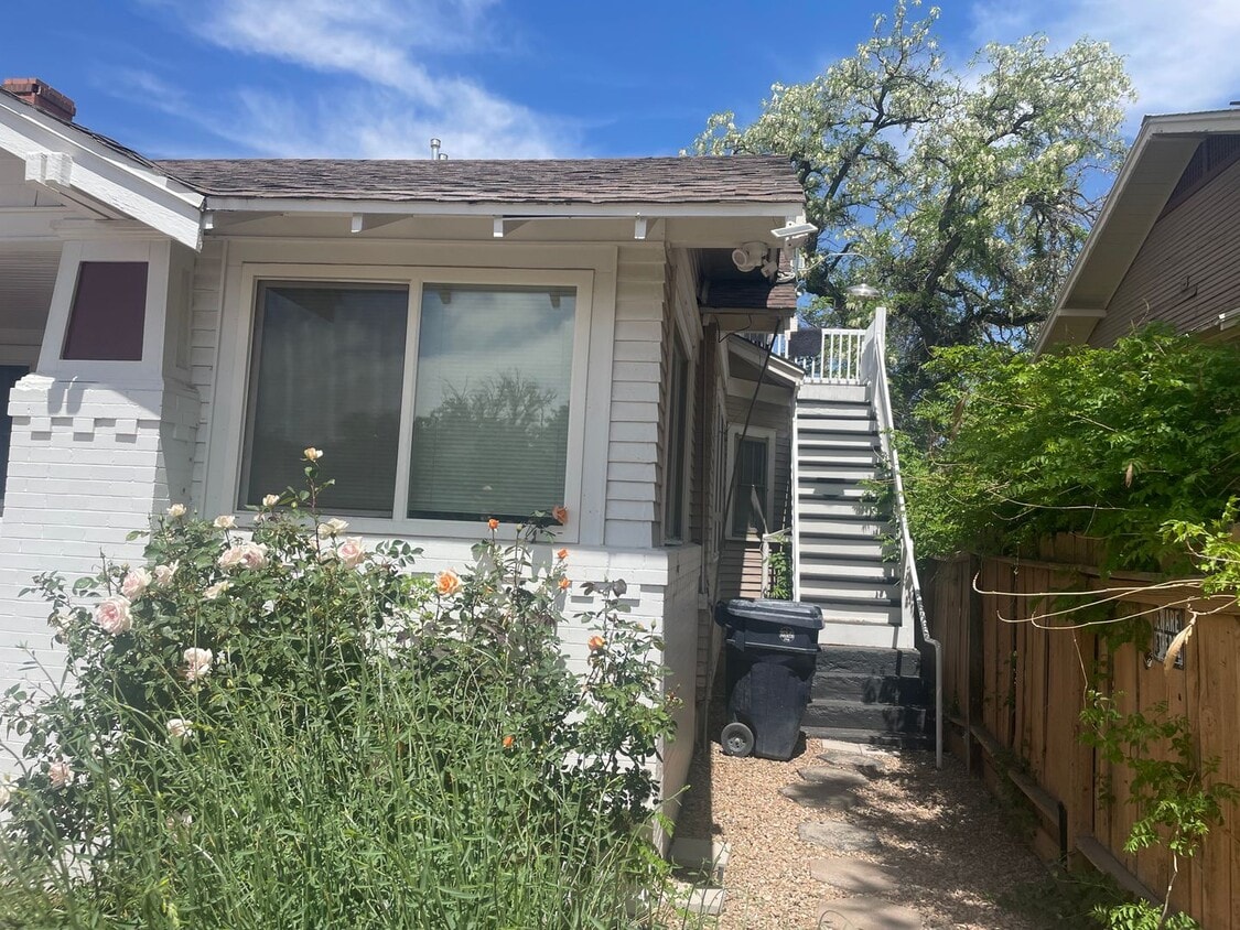 911 Fruit Ave NW Unit 911 B, Albuquerque, NM 87102 Room for Rent in