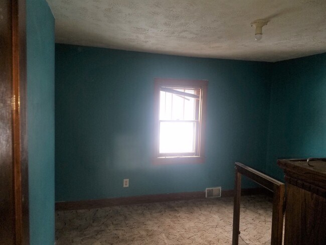 bedroom - 453 Gold St
