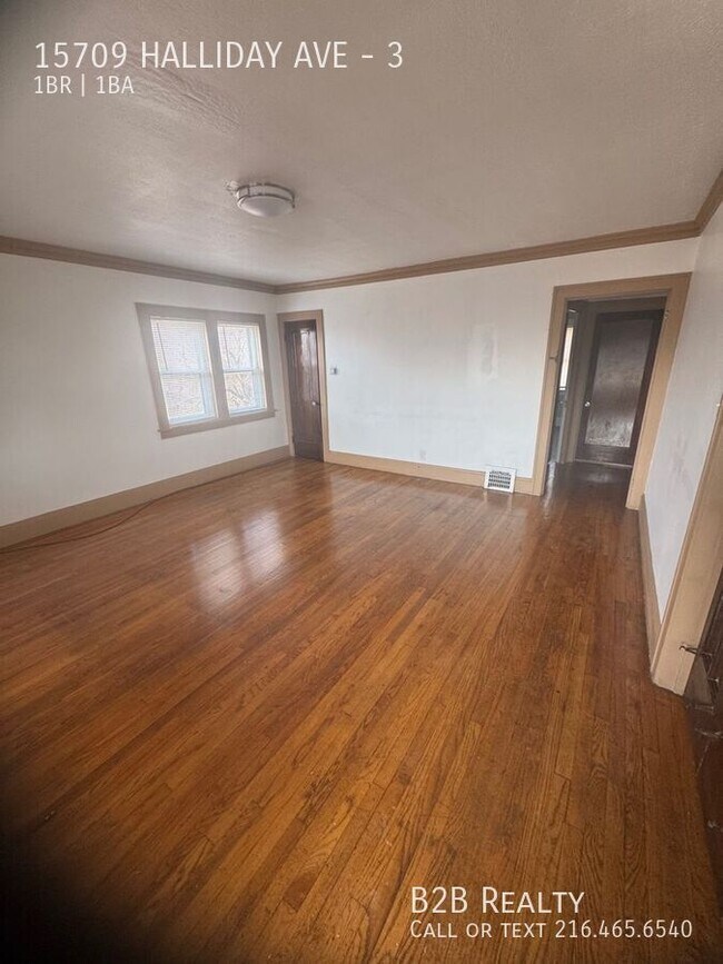 Foto del edificio - 15709 Halliday Ave