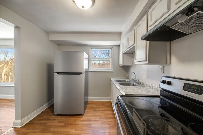 Foto del edificio - 462-464 Idlewood Rd