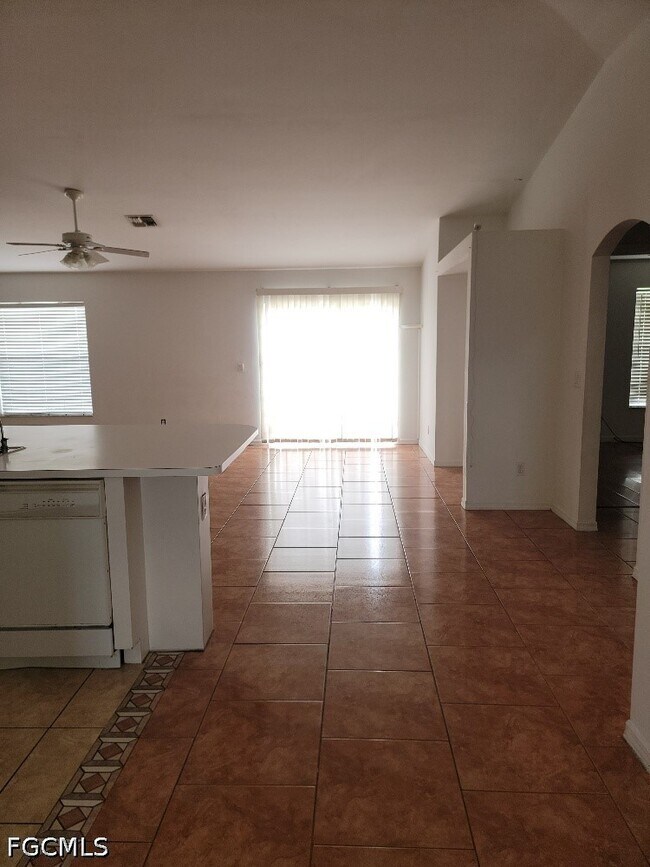 Foto del edificio - 804 Bert Ave N