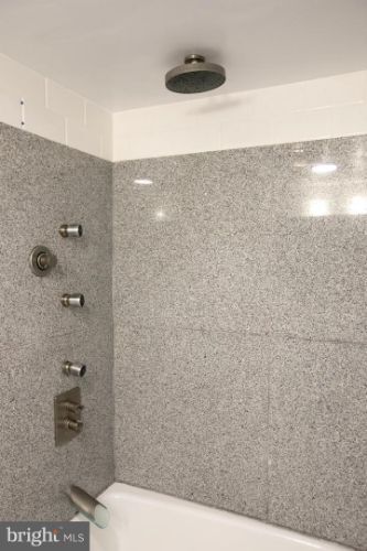 Foto del edificio - 8350 Greensboro Dr