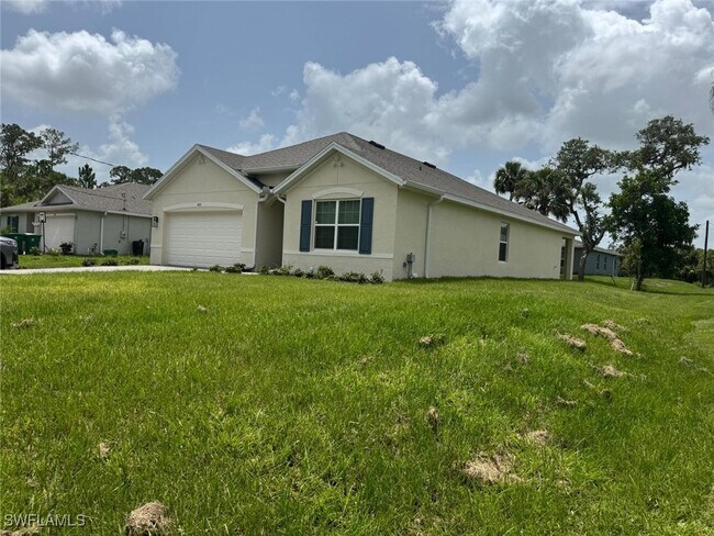 Building Photo - 5015 Montrose Ln
