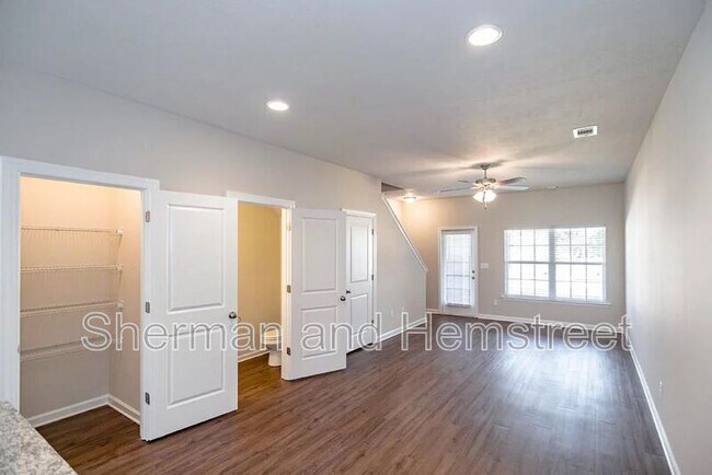 Foto del edificio - 1204 Joiner Cir