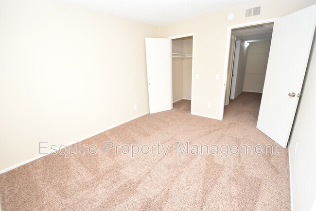 Foto del edificio - 951 Warwick Ave