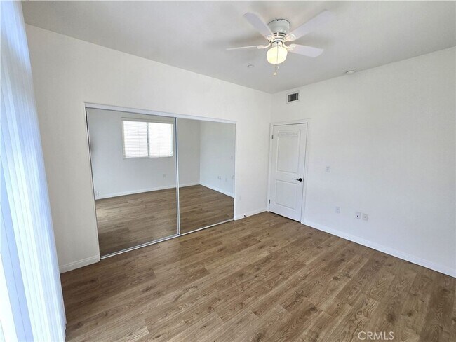 Foto del edificio - 6937 Knowlton Pl