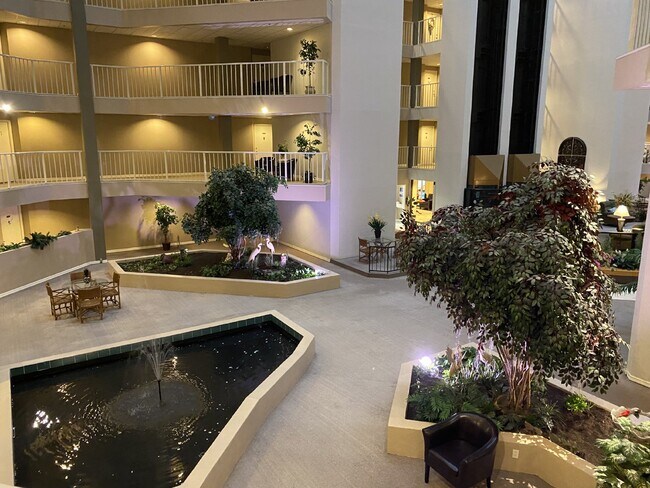 Foto del edificio - Move-In Ready 2BR Condo at The Meridian– Great Location & Amenities