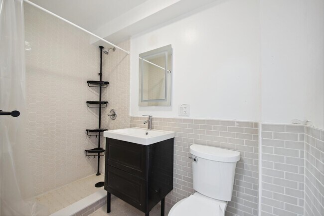 Building Photo - 321.5 Pavonia Ave