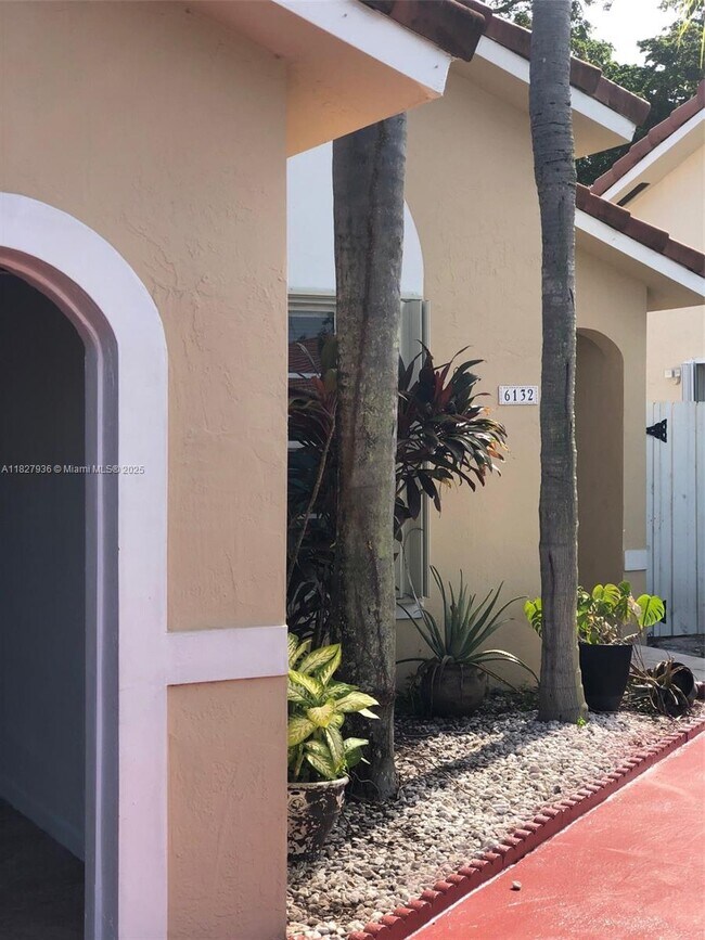 Foto del edificio - 6132 NW 181st Terrace Cir W