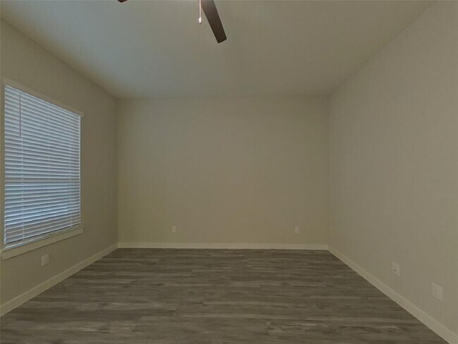 Building Photo - 4930 San Fabiano Ct