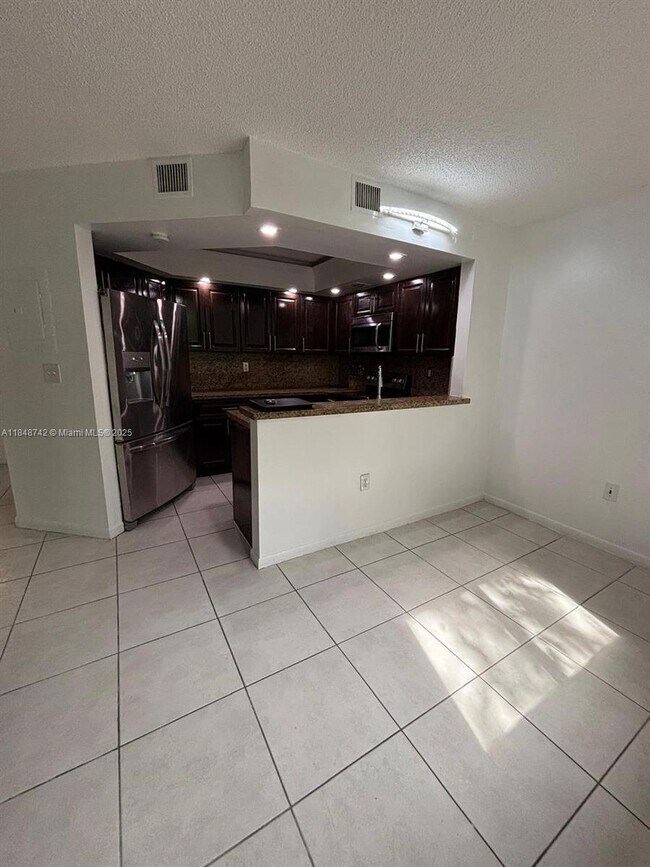 Foto del edificio - 8335 SW 152nd Ave