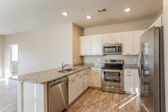 Building Photo - 345 Victory Cir