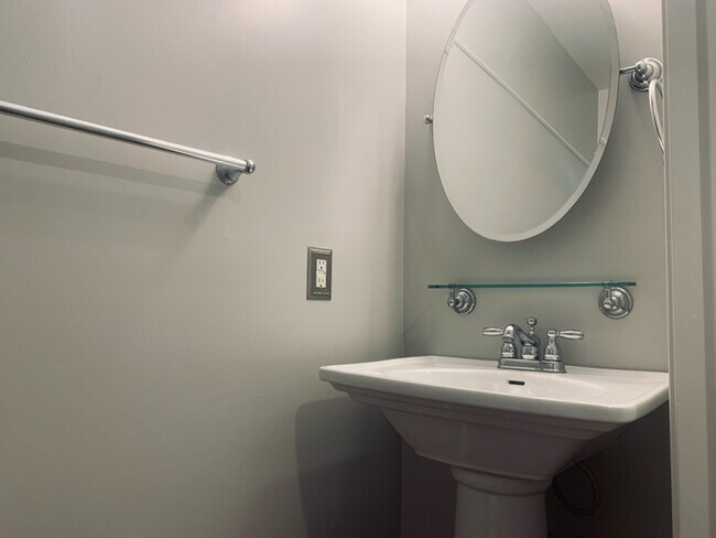 Foto del edificio - 6520 Landing Way