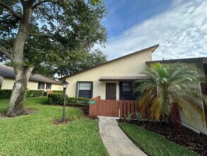 Building Photo - 8075 SE Villa Cir