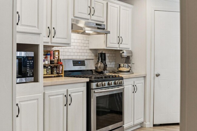 Foto del edificio - 3063 Sweet Home Rd