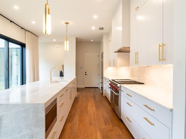 Foto del edificio - 805 W Live Oak St