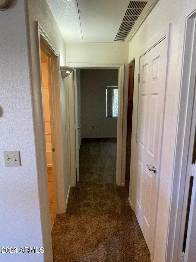 Foto del edificio - 3830 E Lakewood Pkwy W