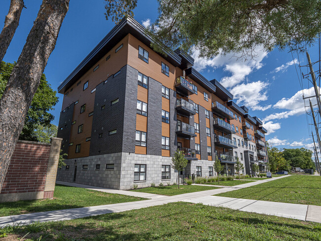 Photo du bâtiment - Village West Apartments