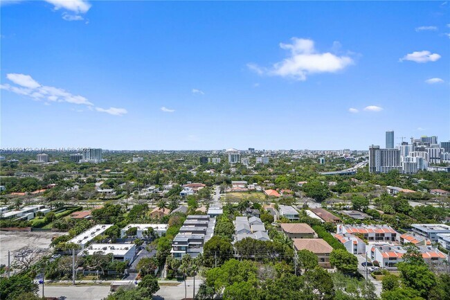 Building Photo - 2101 Brickell Ave