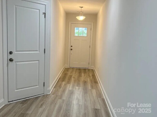 Building Photo - 9221 Walnut Hl Rd NW