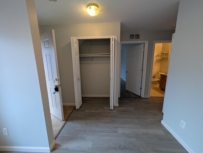 Foto del edificio - 41034 Rose Ln