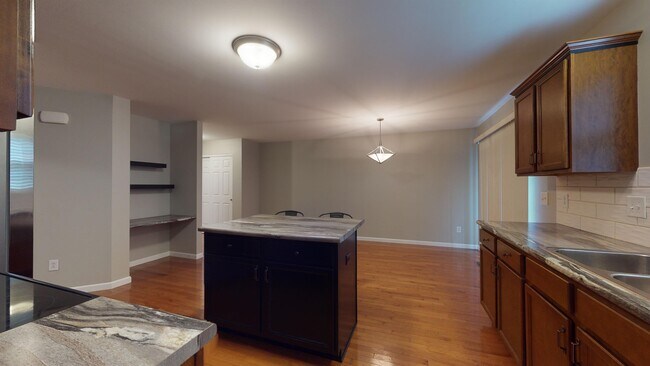 Building Photo - 2426 Glenmount Ct