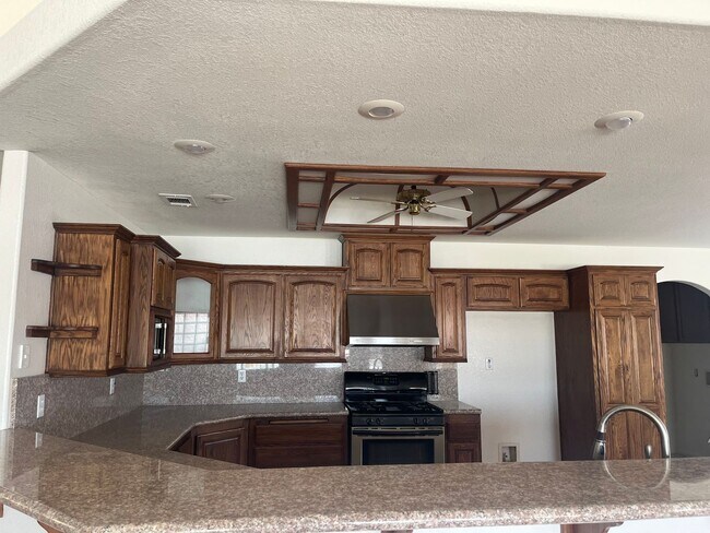 Foto del edificio - Lake front 3 bed 2 bth home in Helendale!