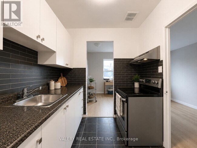 Photo du bâtiment - 1725 Lawrence Ave E