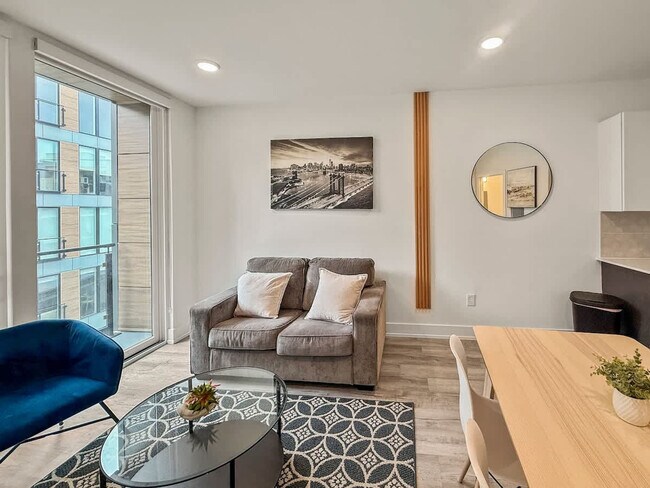 Building Photo - 1214 N American St