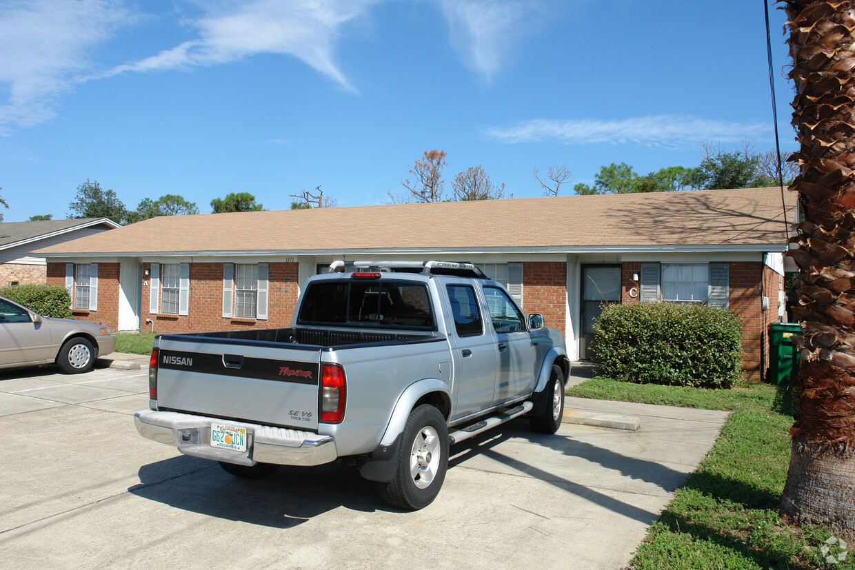Building Photo - 3373 Green Briar Cir