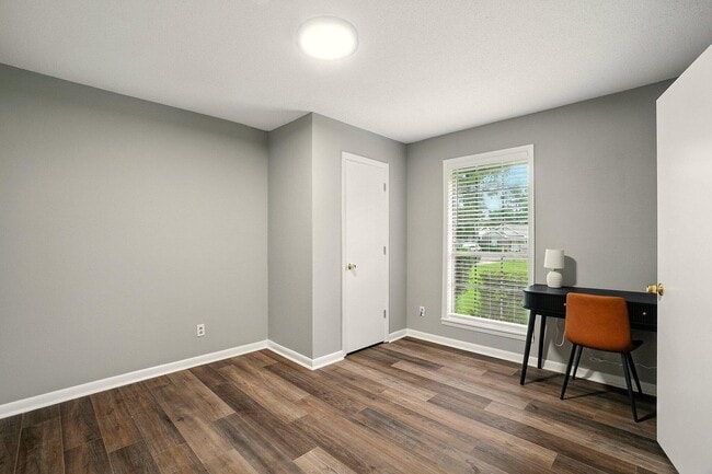 Building Photo - 103 Parkwood Dr
